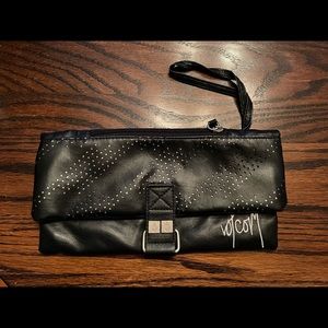 Volcom clutch